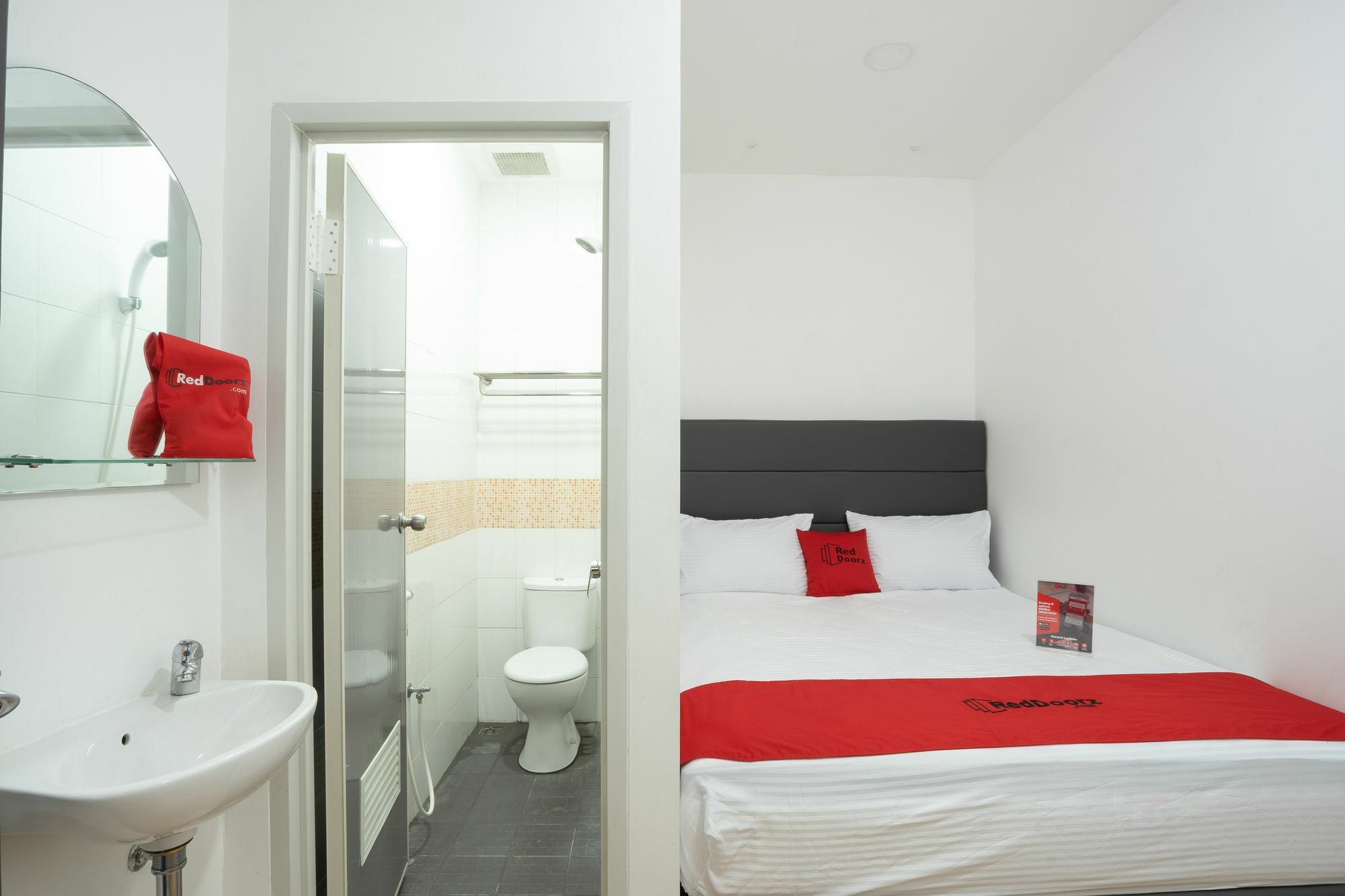 ג'קרטה Reddoorz Plus @ Danau Sunter Utara מראה חיצוני תמונה
